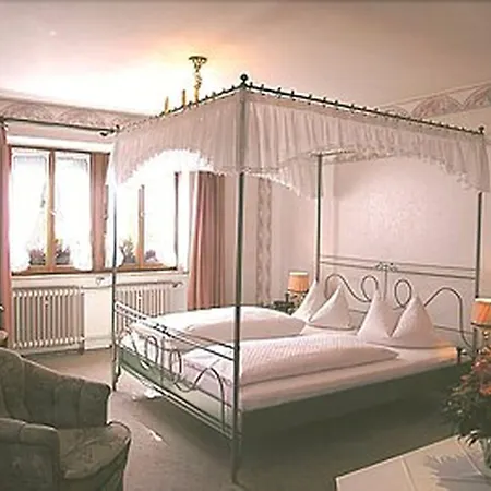 Burghotel מלון 3*