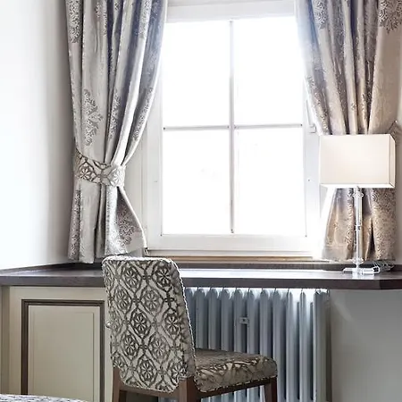 Burghotel מלון
