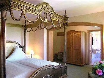 Burghotel فندق