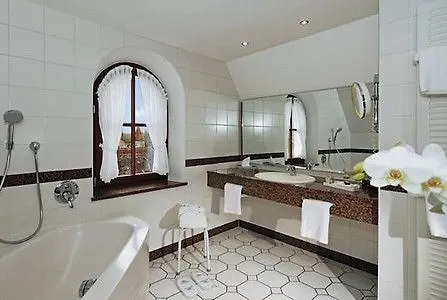 Burghotel فندق روتنبورغ أوب در تاوبر