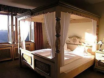 Burghotel מלון