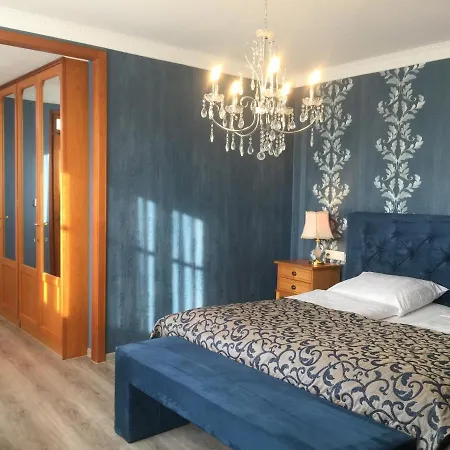 Burghotel מלון 3*